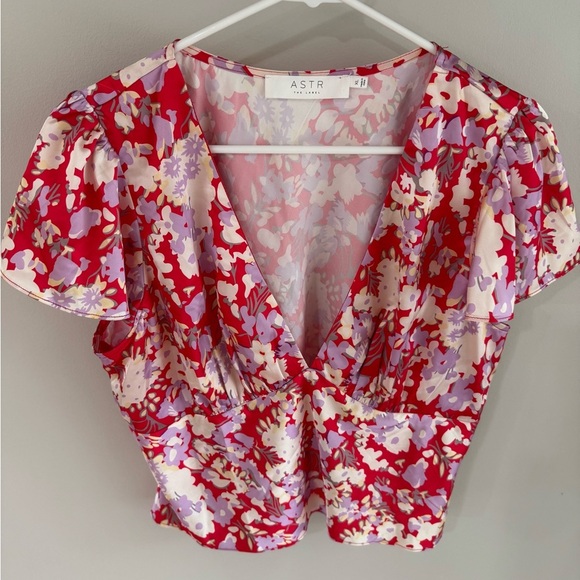 ASTR Floral Flutter Sleeve Blouse In Red Lilac Floral - Size Extra Large XL - Picture 11 of 12